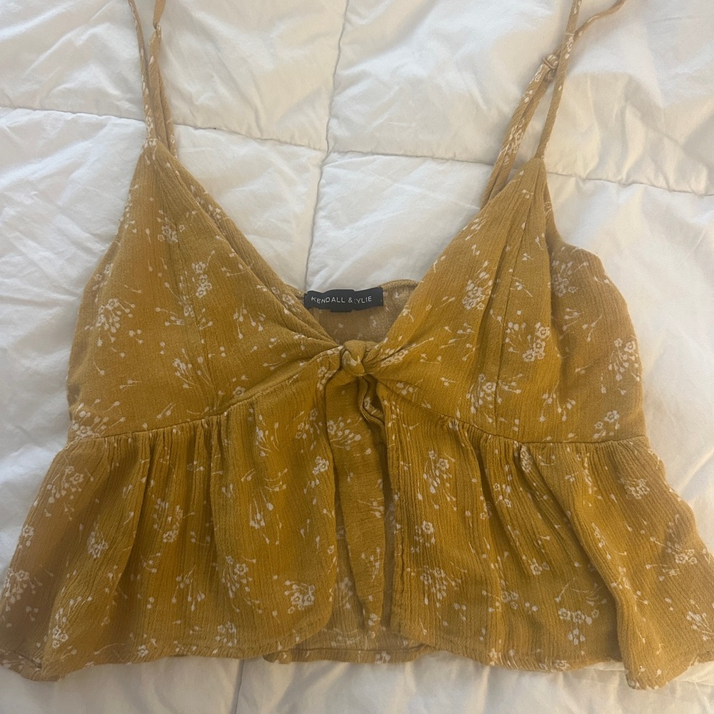 Kendall and Kylie top size medium